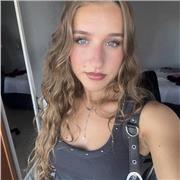 Soy estudiante con título B2 de inglés apta para impartir clases a niños hasta los 12 años.
